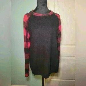 Perfect peach XL Black with red Checker sleeves.